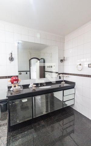 Casa de condomínio à venda com 400m², 4 quartos e 4 vagas Casa de condomínio à venda com 400m², 4 quartos e 4 vagasSuíte