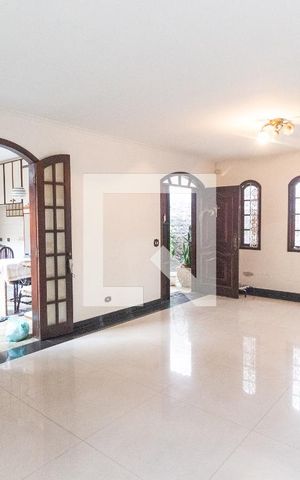 Casa de condomínio à venda com 400m², 4 quartos e 4 vagas Casa de condomínio à venda com 400m², 4 quartos e 4 vagasSala
