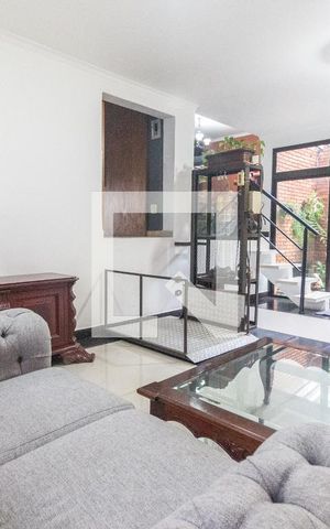 Casa de condomínio à venda com 400m², 4 quartos e 4 vagas Casa de condomínio à venda com 400m², 4 quartos e 4 vagasSala