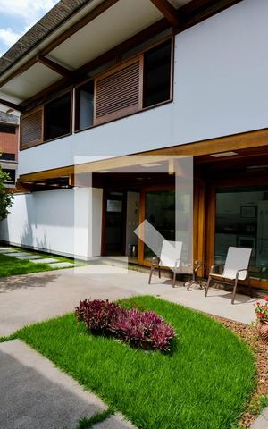 Casa para alugar com 295m², 3 quartos e 4 vagas Casa para alugar com 295m², 3 quartos e 4 vagasÁrea Externa