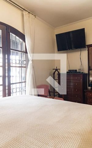 Casa para alugar com 196m², 3 quartos e 3 vagasSuíte