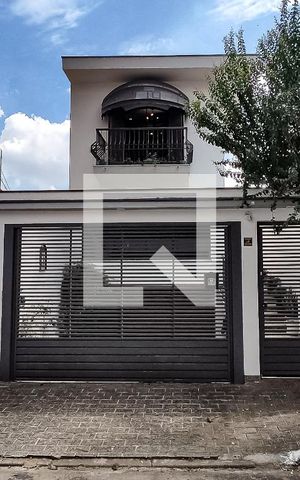 Casa para alugar com 196m², 3 quartos e 3 vagasFachada