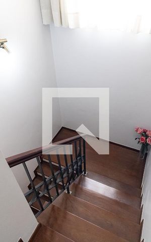 Casa para alugar com 196m², 3 quartos e 3 vagasEscada