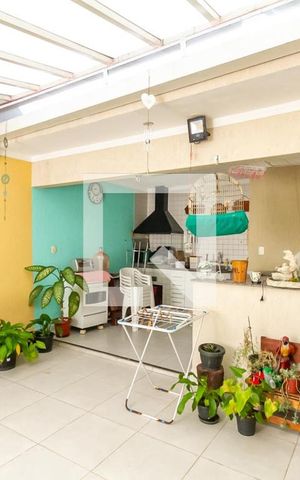Casa à venda com 221m², 3 quartos e 4 vagas Casa à venda com 221m², 3 quartos e 4 vagasQuintal e Área de Serviço