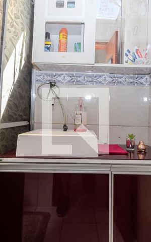 Casa à venda com 70m², 2 quartos e 1 vaga Casa à venda com 70m², 2 quartos e 1 vagaBanheiro