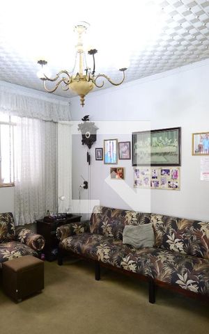 Casa à venda com 200m², 3 quartos e 2 vagasSala