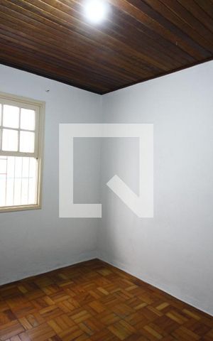 Casa à venda com 200m², 3 quartos e 2 vagasQuarto Casa 2