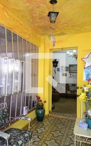 Casa à venda com 200m², 3 quartos e 2 vagasEntrada