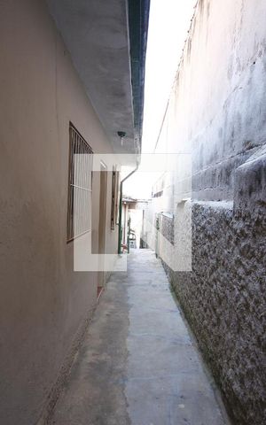 Casa à venda com 200m², 3 quartos e 2 vagasCorredor Quintal Casa 2