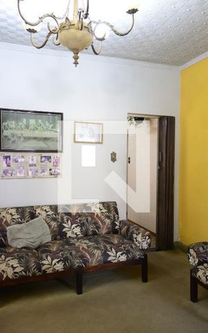 Casa à venda com 200m², 3 quartos e 2 vagasSala