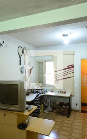Casa à venda com 200m², 3 quartos e 2 vagasSuíte