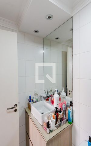 Apartamento à venda com 77m², 2 quartos e 2 vagas Apartamento à venda com 77m², 2 quartos e 2 vagasBanheiro da Suíte