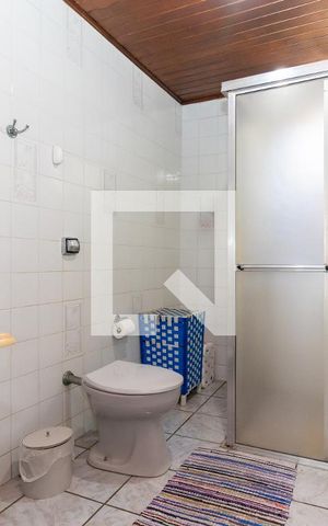 Casa à venda com 70m², 2 quartos e 2 vagas Casa à venda com 70m², 2 quartos e 2 vagasBanheiro