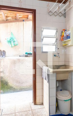 Casa à venda com 70m², 2 quartos e 2 vagas Casa à venda com 70m², 2 quartos e 2 vagasÁrea de Serviço