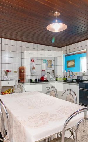 Casa à venda com 70m², 2 quartos e 2 vagas Casa à venda com 70m², 2 quartos e 2 vagasCozinha