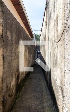 Casa à venda com 70m², 2 quartos e 2 vagas Casa à venda com 70m², 2 quartos e 2 vagasCorredor