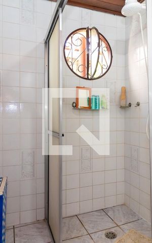 Casa à venda com 70m², 2 quartos e 2 vagas Casa à venda com 70m², 2 quartos e 2 vagasBanheiro