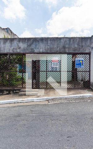 Casa à venda com 70m², 2 quartos e 2 vagas Casa à venda com 70m², 2 quartos e 2 vagasFachada