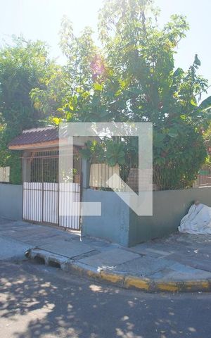 Casa à venda com 120m², 3 quartos e 2 vagas Casa à venda com 120m², 3 quartos e 2 vagasFachada