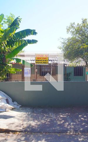 Casa à venda com 120m², 3 quartos e 2 vagas Casa à venda com 120m², 3 quartos e 2 vagasFachada