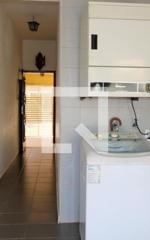 Casa à venda com 400m², 3 quartos e 3 vagas Casa à venda com 400m², 3 quartos e 3 vagasÁrea de Serviço