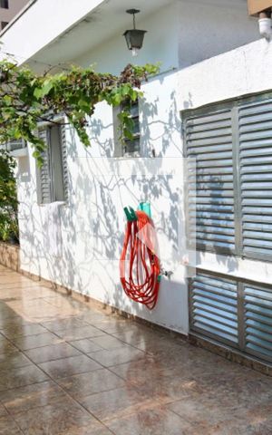 Casa à venda com 400m², 3 quartos e 3 vagas Casa à venda com 400m², 3 quartos e 3 vagasQuintal