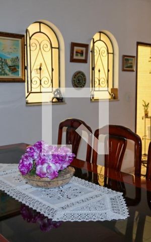 Casa à venda com 400m², 3 quartos e 3 vagas Casa à venda com 400m², 3 quartos e 3 vagasSala