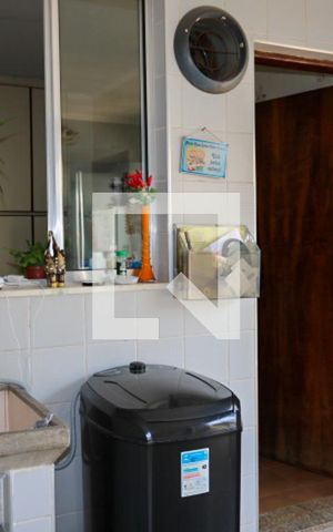 Casa à venda com 400m², 3 quartos e 3 vagas Casa à venda com 400m², 3 quartos e 3 vagasÁrea de Serviço