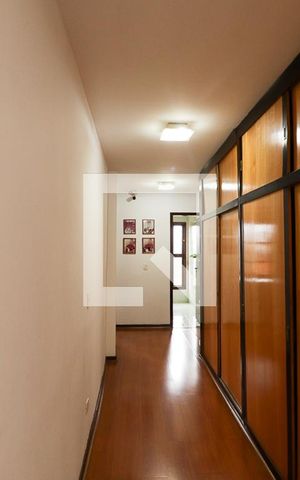 Casa à venda com 780m², 5 quartos e 4 vagasCorredor