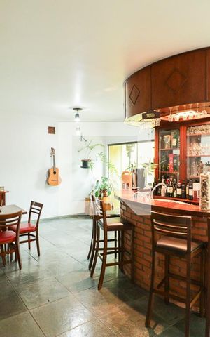 Casa à venda com 780m², 5 quartos e 4 vagasSala