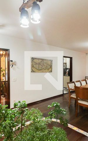 Casa à venda com 780m², 5 quartos e 4 vagasSala