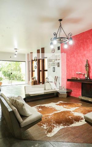 Casa à venda com 780m², 5 quartos e 4 vagasSala
