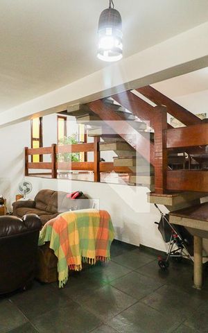 Casa à venda com 780m², 5 quartos e 4 vagasSala