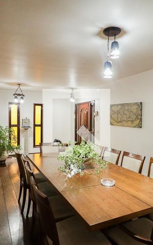 Casa à venda com 780m², 5 quartos e 4 vagasSala