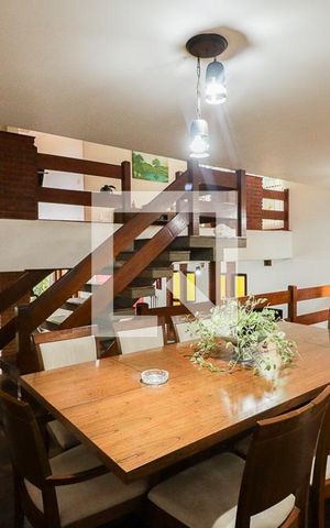 Casa à venda com 780m², 5 quartos e 4 vagasSala