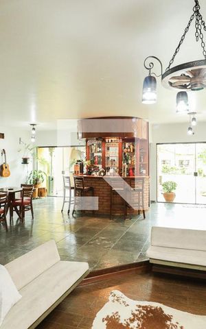 Casa à venda com 780m², 5 quartos e 4 vagasSala