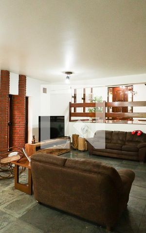 Casa à venda com 780m², 5 quartos e 4 vagasSala