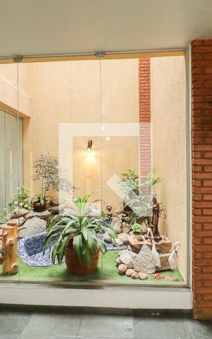 Casa à venda com 780m², 5 quartos e 4 vagasSala