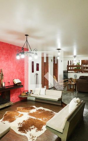 Casa à venda com 780m², 5 quartos e 4 vagasSala