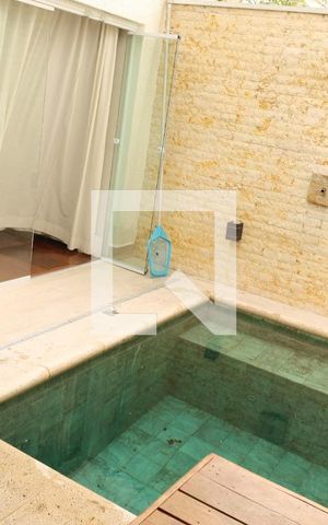 Casa à venda com 296m², 4 quartos e 3 vagas Casa à venda com 296m², 4 quartos e 3 vagasPiscina