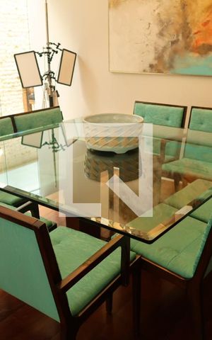 Casa à venda com 296m², 4 quartos e 3 vagas Casa à venda com 296m², 4 quartos e 3 vagasSala de Jantar