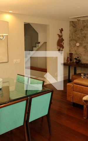 Casa à venda com 296m², 4 quartos e 3 vagas Casa à venda com 296m², 4 quartos e 3 vagasSala