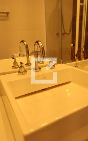 Casa à venda com 296m², 4 quartos e 3 vagas Casa à venda com 296m², 4 quartos e 3 vagasBanheiro da Suíte 2