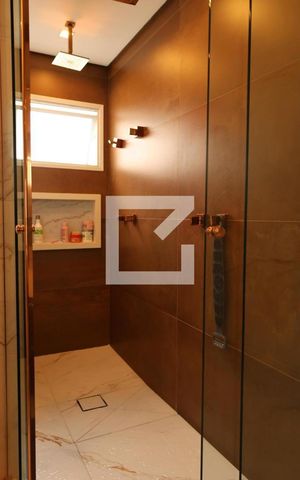 Casa à venda com 296m², 4 quartos e 3 vagas Casa à venda com 296m², 4 quartos e 3 vagasBanheiro da Suíte 1