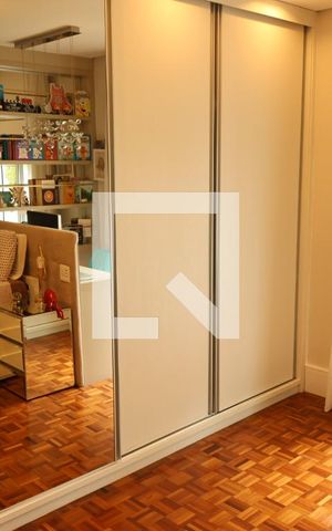 Casa à venda com 296m², 4 quartos e 3 vagas Casa à venda com 296m², 4 quartos e 3 vagasSuite 3