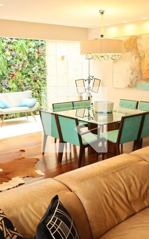 Casa à venda com 296m², 4 quartos e 3 vagas Casa à venda com 296m², 4 quartos e 3 vagasSala
