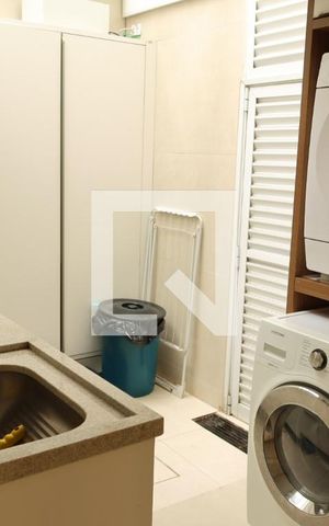 Casa à venda com 296m², 4 quartos e 3 vagas Casa à venda com 296m², 4 quartos e 3 vagasLavanderia