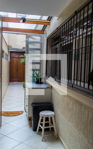 Casa à venda com 226m², 3 quartos e 2 vagas Casa à venda com 226m², 3 quartos e 2 vagasCorredor Lateral