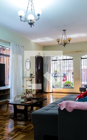 Casa à venda com 226m², 3 quartos e 2 vagas Casa à venda com 226m², 3 quartos e 2 vagasSala