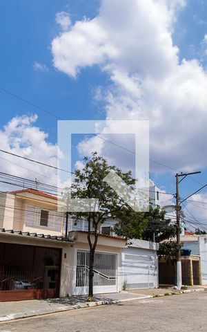 Casa à venda com 226m², 3 quartos e 2 vagas Casa à venda com 226m², 3 quartos e 2 vagasFachada